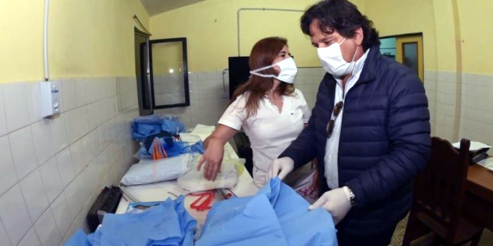 Sáenz entregó ambulancias a los hospitales de Metán y Rosario de la Frontera