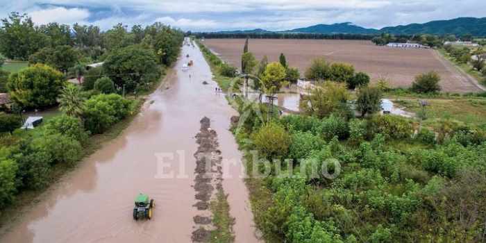 Despeje de caminos, limpieza de canales y asistencia a los damnificados del Valle de Lerma