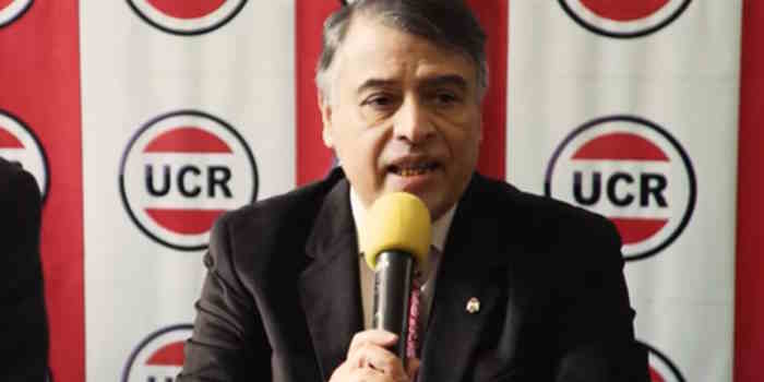 Correa advirtió que la UCR podría quedar acéfala