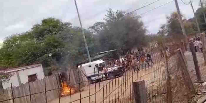 General Mosconi: Vecinos cansados, quemaron viviendas de supuestos vendedores de drogas