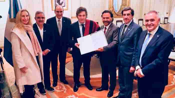 Javier Milei invitó a Gustavo Sáenz a la Quinta de Olivos junto a otros gobernadores 