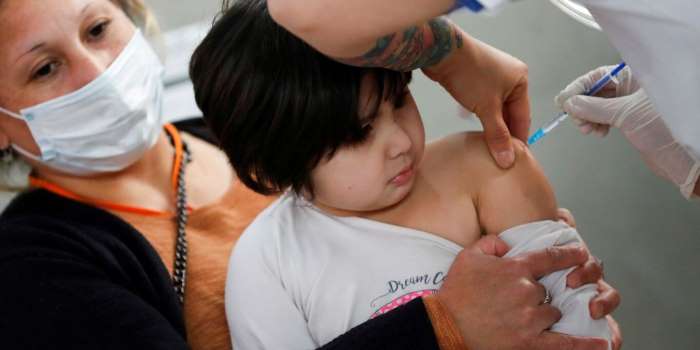 Vacunación pediátrica anticovid: estos son los posibles efectos adversos en menores de 5 años