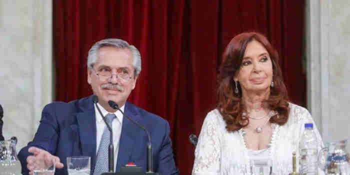 El Gobierno condenó la “persecución judicial y mediática” contra CFK